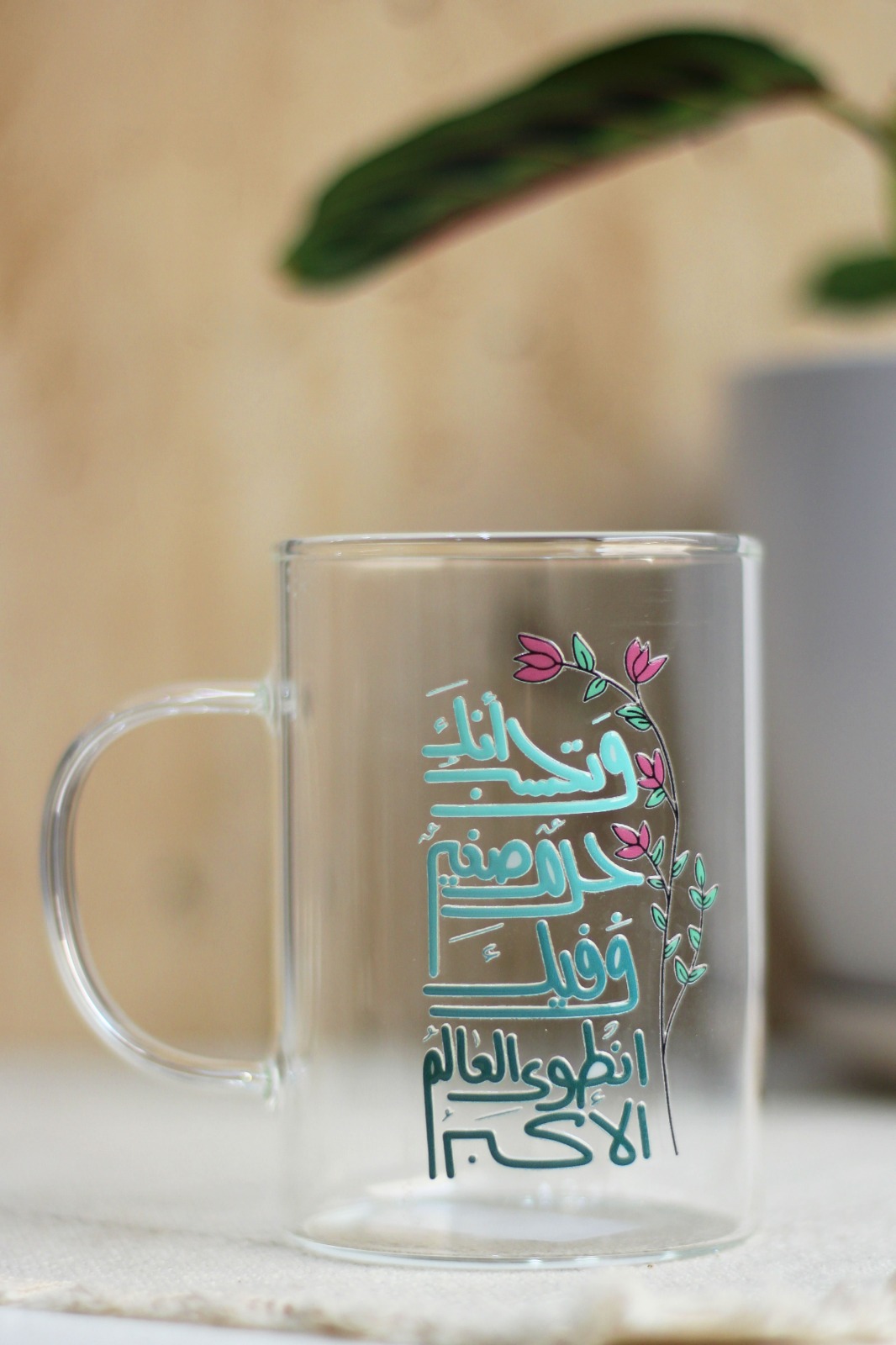 كوب زجاجي مع مقبض